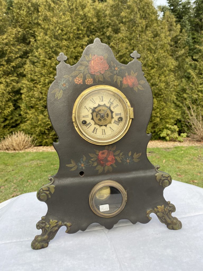 Pendul ur med front af støbejern